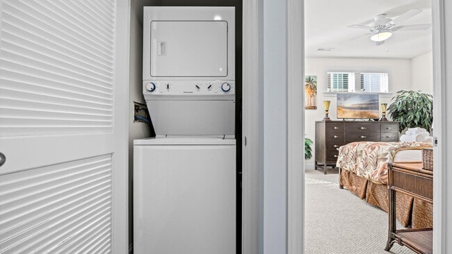 Building Photo - 701 E 8th St