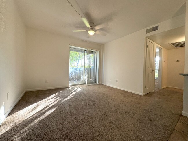 Building Photo - **MOVE IN SPECIAL***2ND FLOOR ONE BEDROOM ...