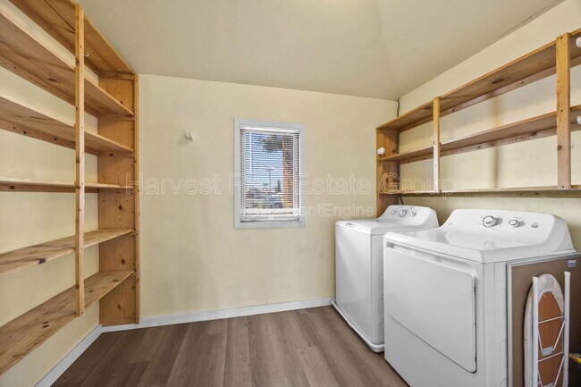 Building Photo - 25049 Willimet Way