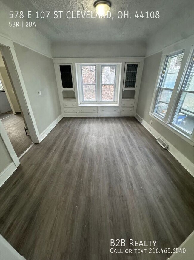 Building Photo - 578 E 107th St