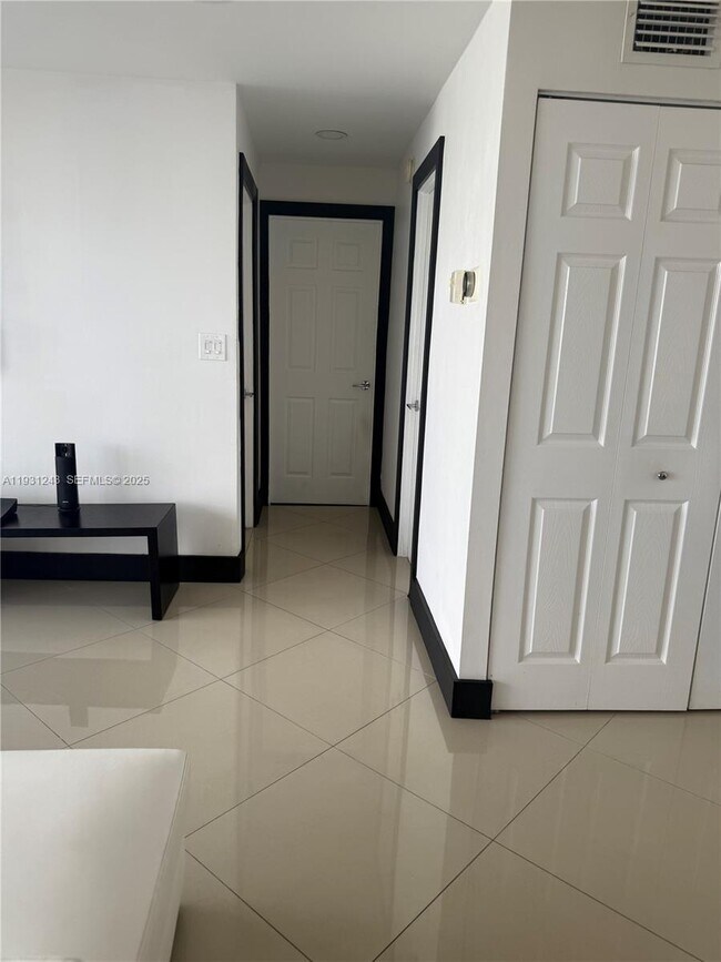 Building Photo - 2017 S Ocean Dr