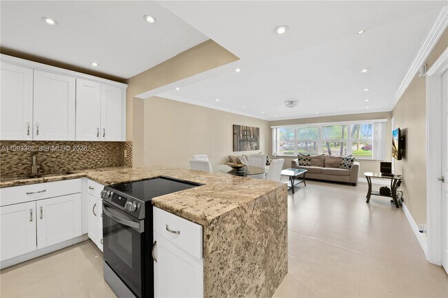 Building Photo - 329 SE 3rd St