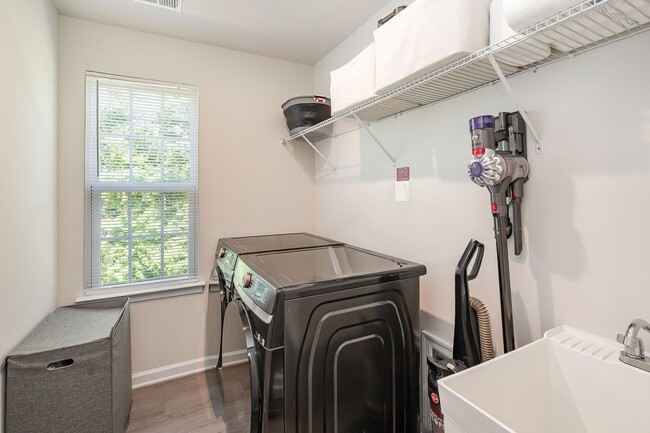 Building Photo - Premier End-Unit Townhome in Valley Run: A...