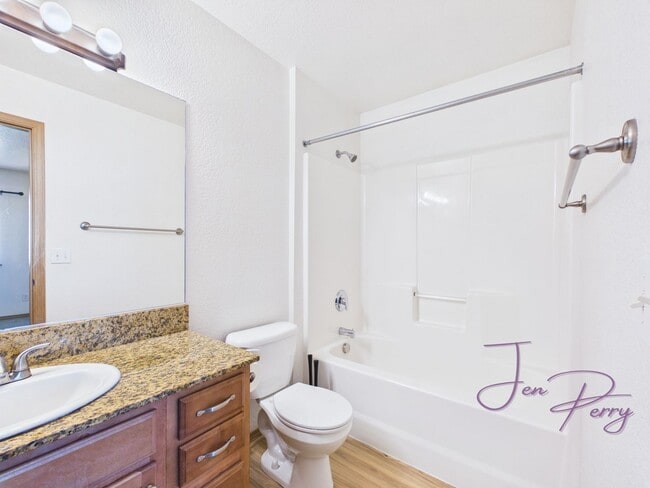 Building Photo - 5747 Fallbrook Ln