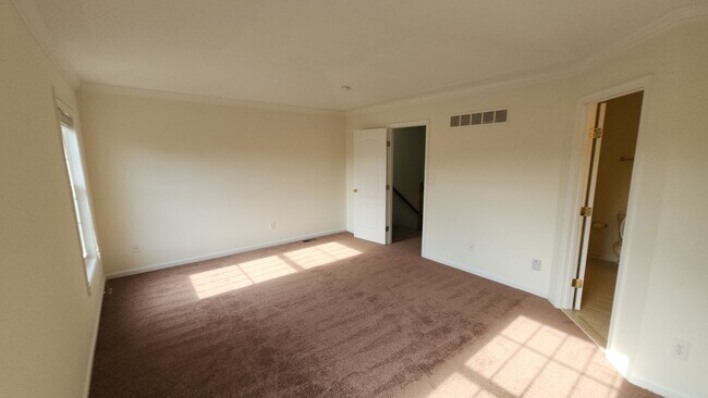 Building Photo - Spacious, Large, Luxury 3 Bedroom End - Unit Townhouse in Hockessin, Delaware