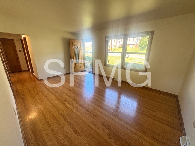 Building Photo - 3726 Rolling Hill Ave NW