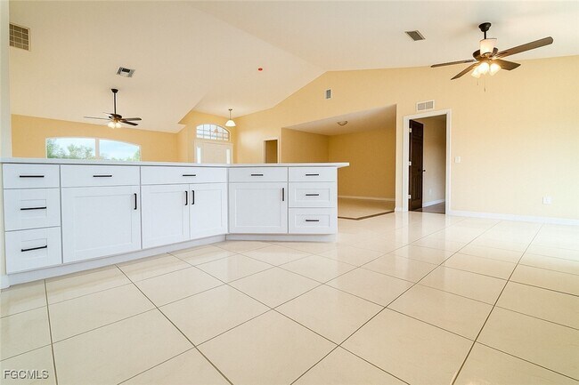 Building Photo - 2045 NE 28th St