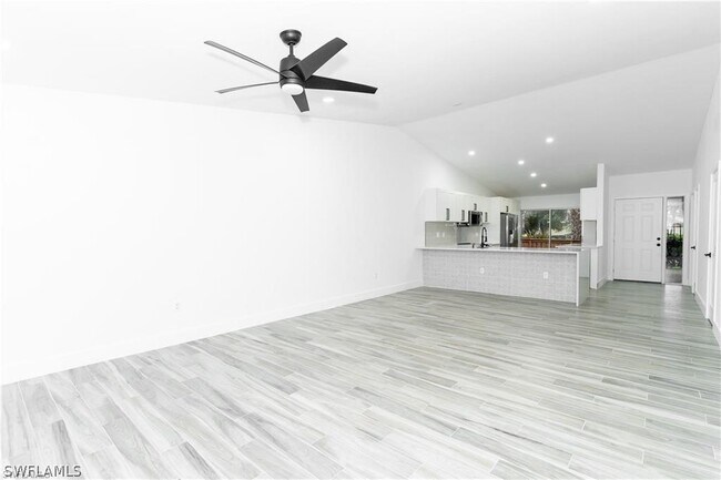 Building Photo - 6499 Royal Woods Dr