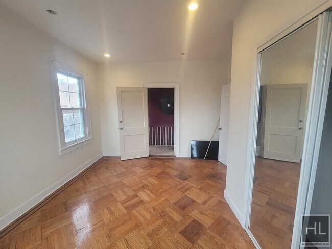 Building Photo - Rooms-For-Rent in Prime East Flatbush