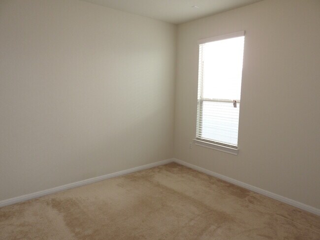 Building Photo - 9903 Quercia Dr