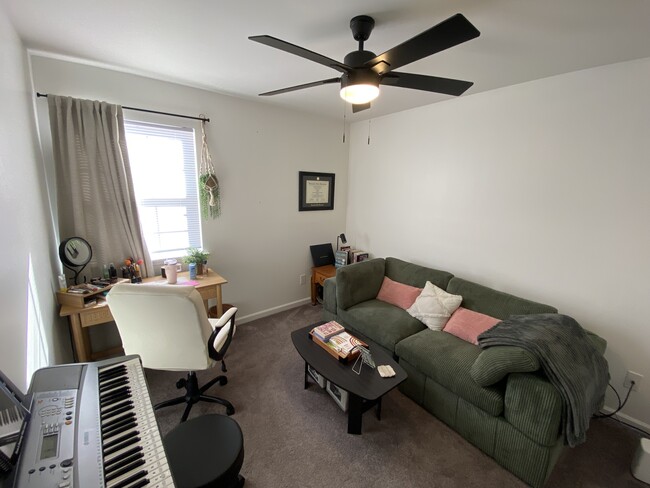 Building Photo - 2200 Parkside Dr