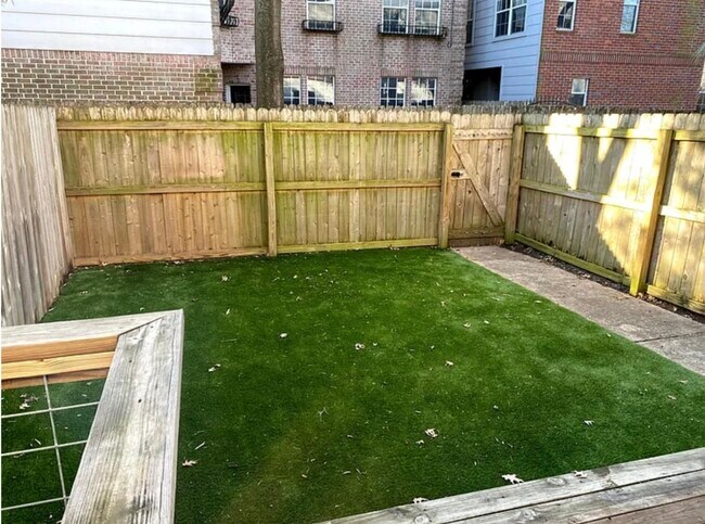 Building Photo - 5233 Blossom St