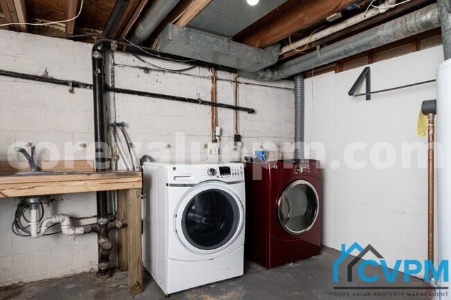 Building Photo - 723 Snowdon Ln