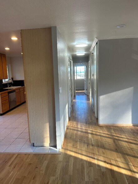 Building Photo - 55 Park Cir