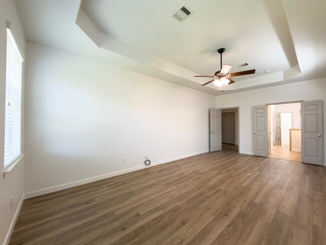 Building Photo - 2802 Ridgeglen Ln