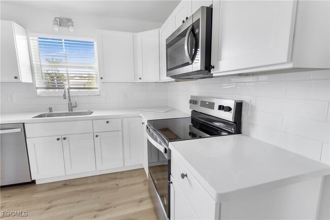 Building Photo - 10697 Holly Rd