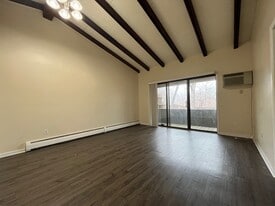 Building Photo - 341 Oak St