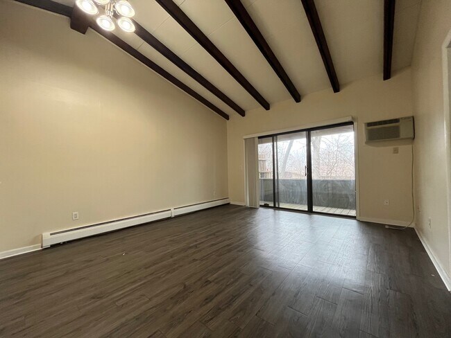 Building Photo - 341 Oak St