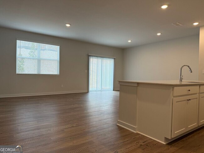 Building Photo - 7309 Mulberry St