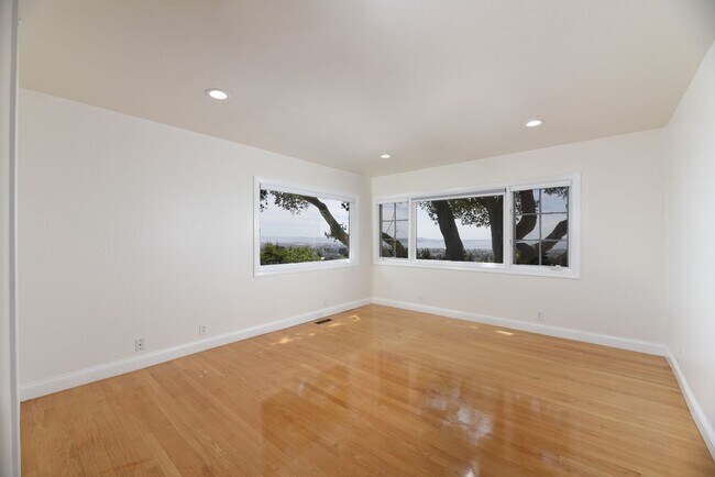 Building Photo - Nostalgic & Beautiful 3-Bedroom Home with ...