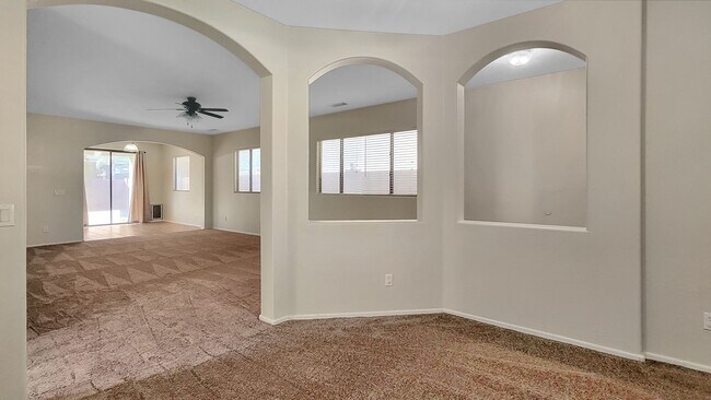 Building Photo - Great location near Bell Rd in Surprise! A...