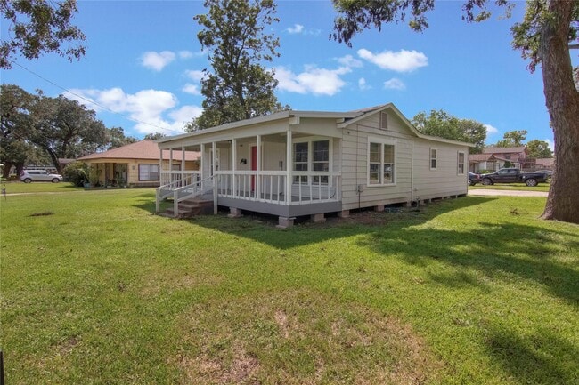 Building Photo - 504 Billington St