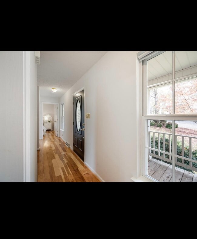 Building Photo - 224 Dove Ct