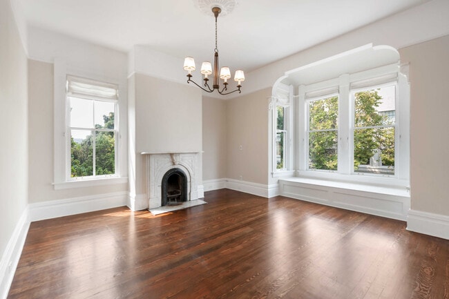 Building Photo - 2109 Bush St