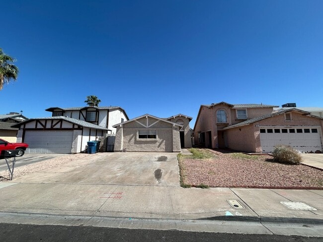 Building Photo - Beautiful single story- 3Bed/2Bath home lo...