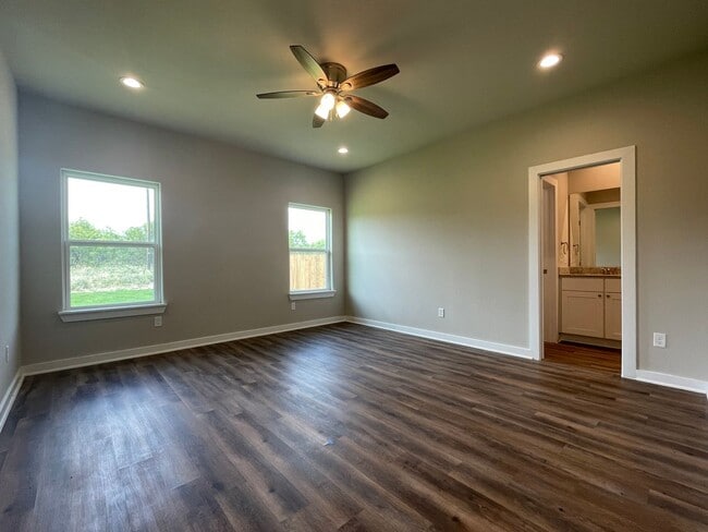 Building Photo - Brand 3 BR / 2 BA Home in Corsicana!