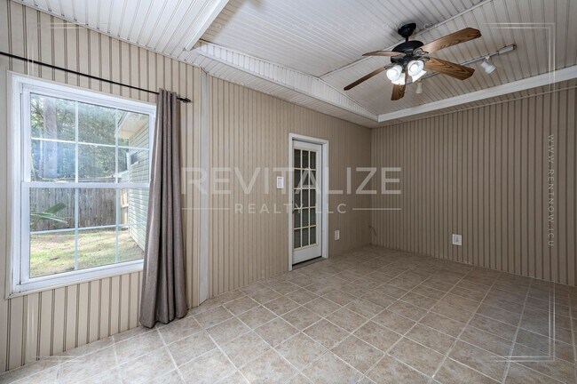 Building Photo - Daphne 3BR/2BA + Bonus Den – Spacious, Stylish & Full of Charm!