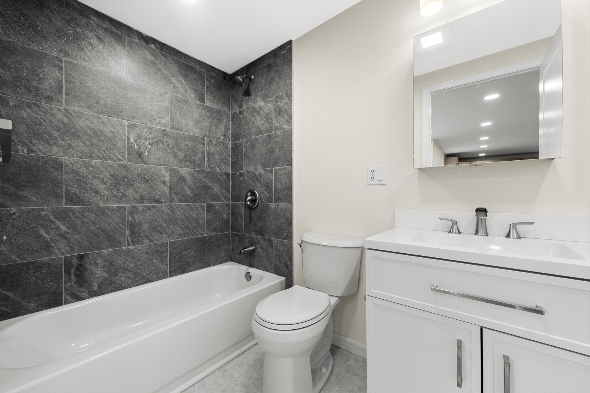 Building Photo - 346 Bennett St