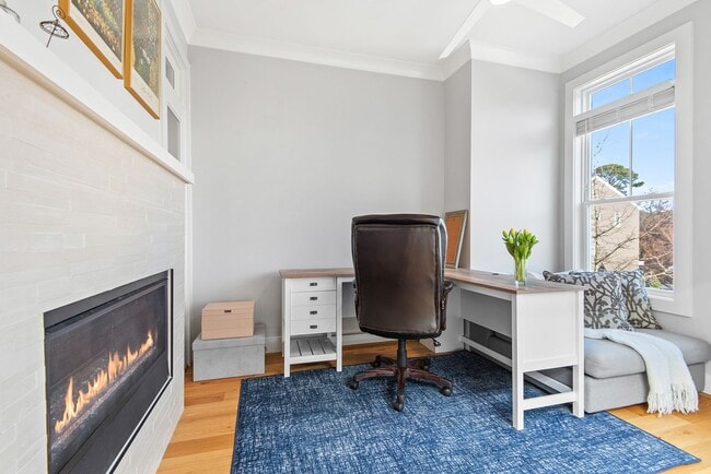 Building Photo - Gorgeous 3 level modern farmhouse townhome...