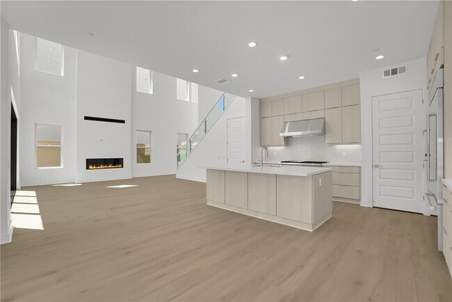 Building Photo - 168 Creation