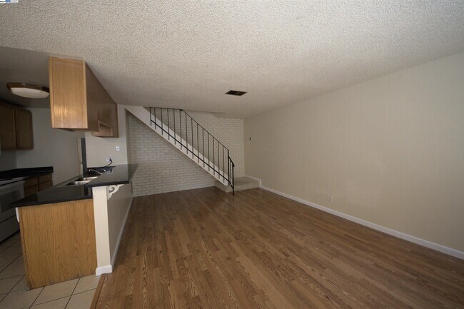 Building Photo - 1214 Sycamore Dr