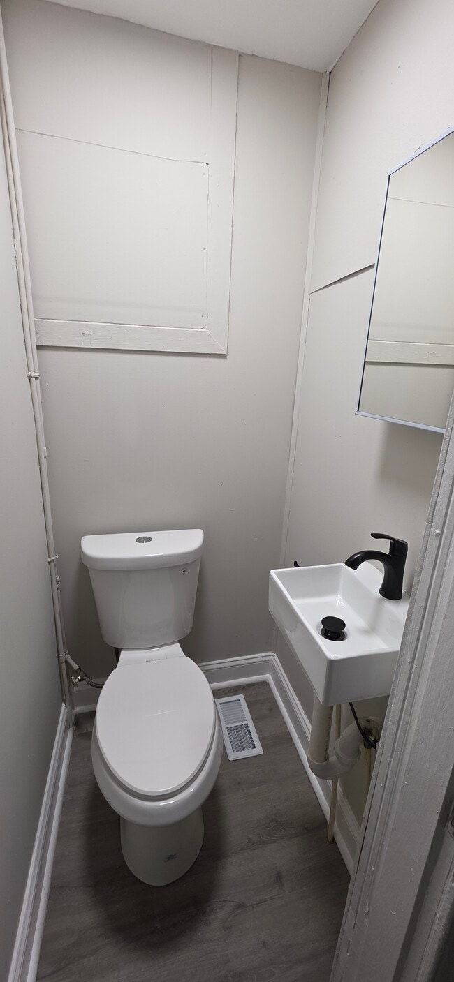 Building Photo - 311 N Calhoun St