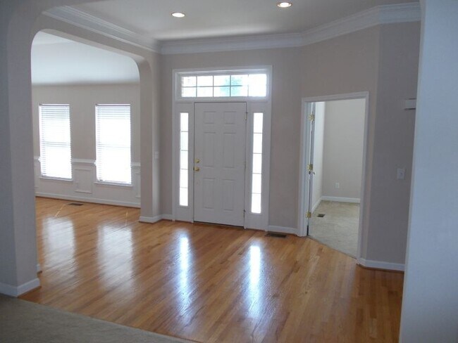 Building Photo - Beautiful Highland Creek Ranch home with 4...