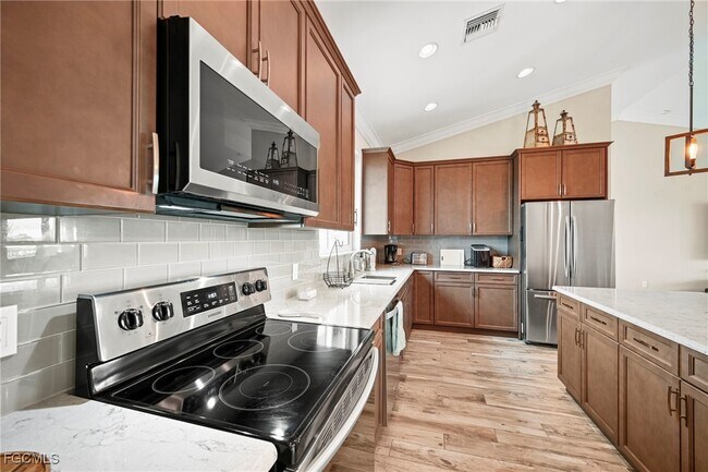 Building Photo - 256 Ibis St