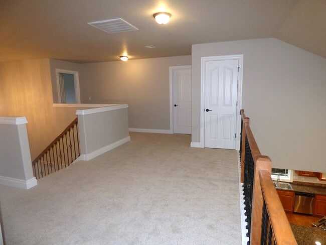 Building Photo - 5 Bedroom Home in South Salem! Near I-5