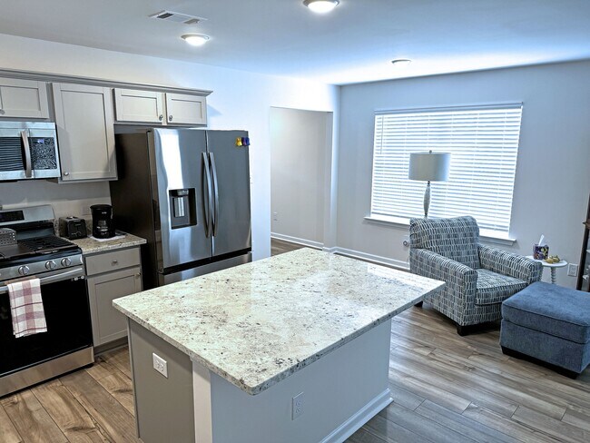 Building Photo - 230 Pedric Dr