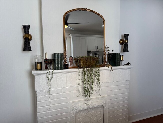 Building Photo - 5BD House Uptown