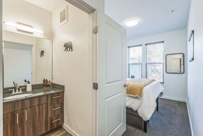 Building Photo - 305 E Front St