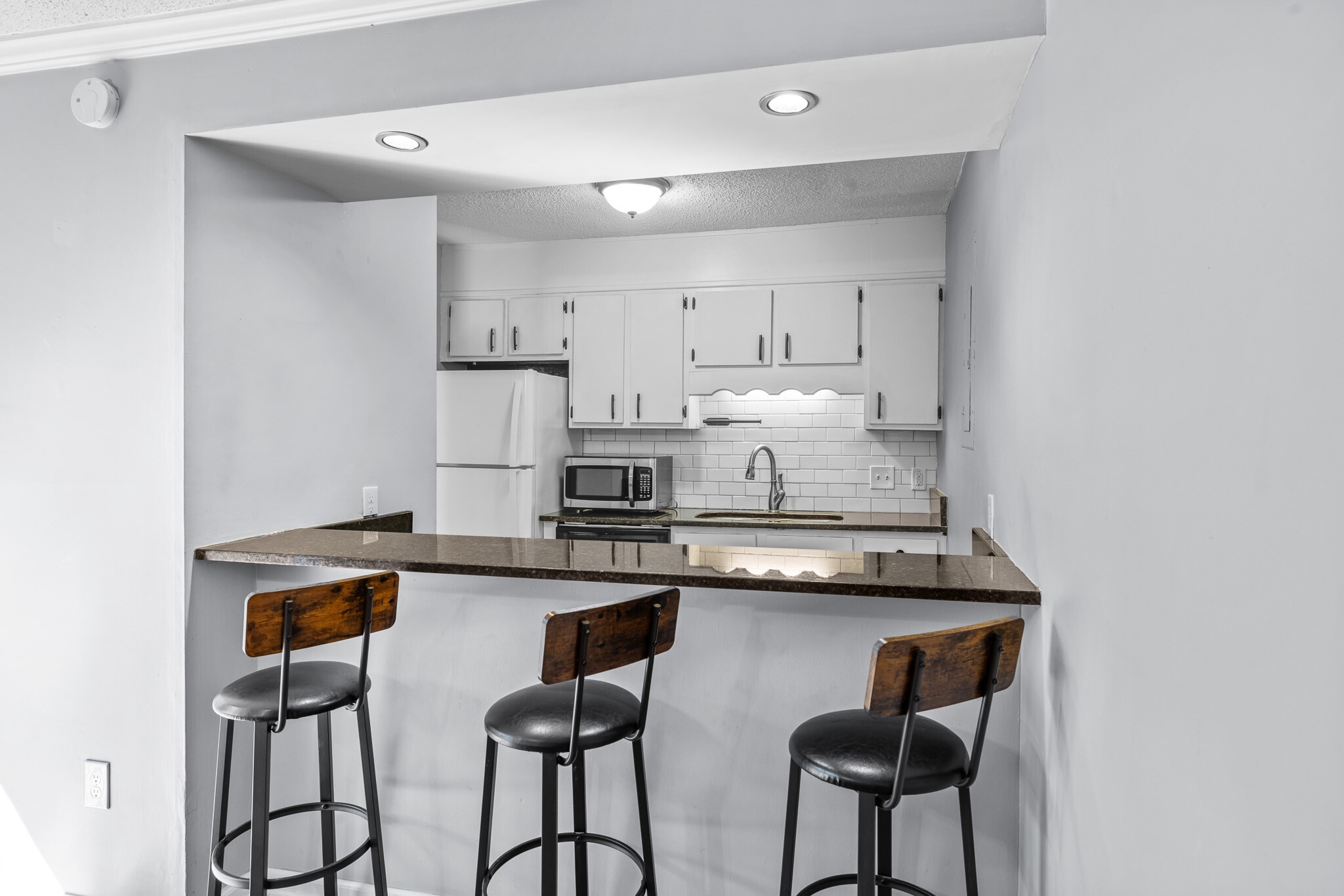 Building Photo - 3350 Altamont S