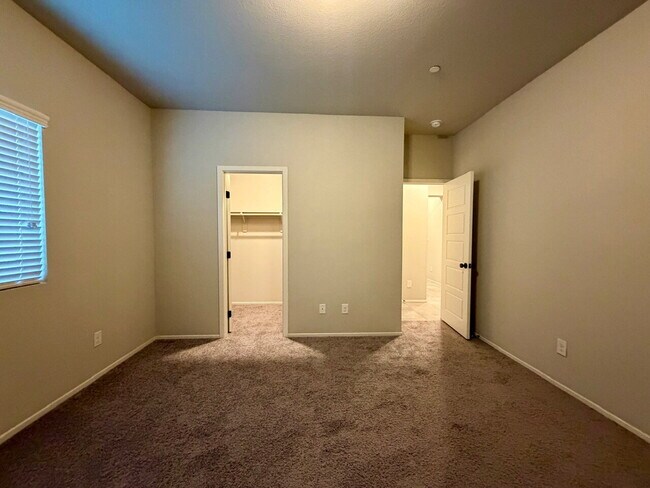 Building Photo - GATED 4 BED 2.5 BATH 2 CAR GARAGE SINGLE FAMILY HOME w/ LOFT, BEDROOM DOWNSTAIRS, NEXT TO COMMUNI...