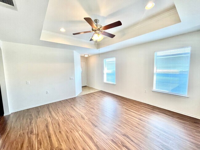 Building Photo - Home Near Southeast Downtown Austin and Ai...