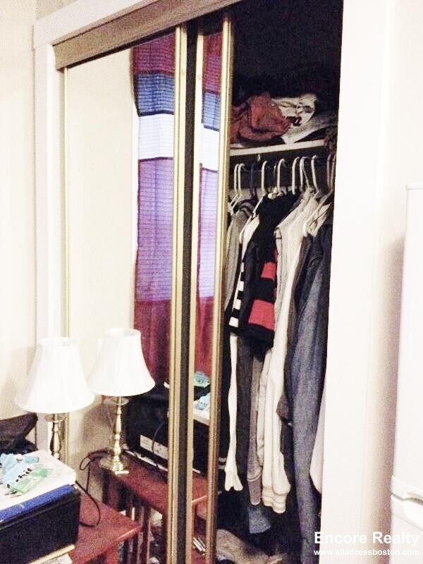 Building Photo - 40 Anderson St