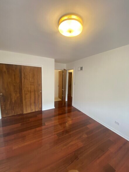 Building Photo - 6542 N Mozart St