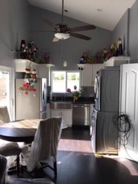 Kitchen - 3437 Caspian Dr