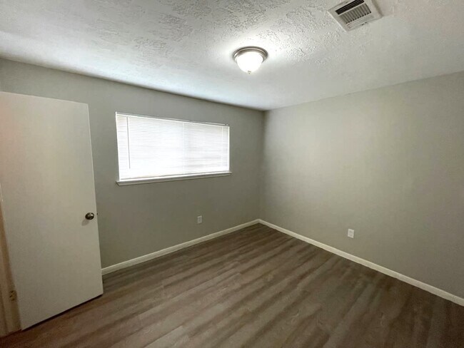 Building Photo - 16519 Cairngorm Dr