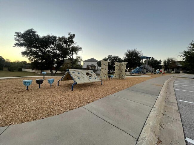 Building Photo - 308 Somerville St